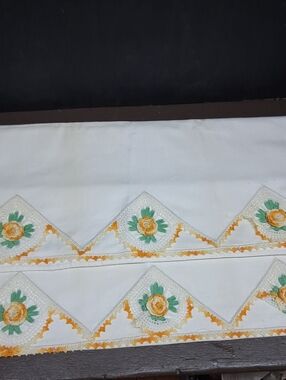 Vintage set pillowcases with beautiful hand‎ tatted orange flowers & lace edges